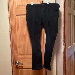 Black Old Navy low rise Rockstar skinny jeans